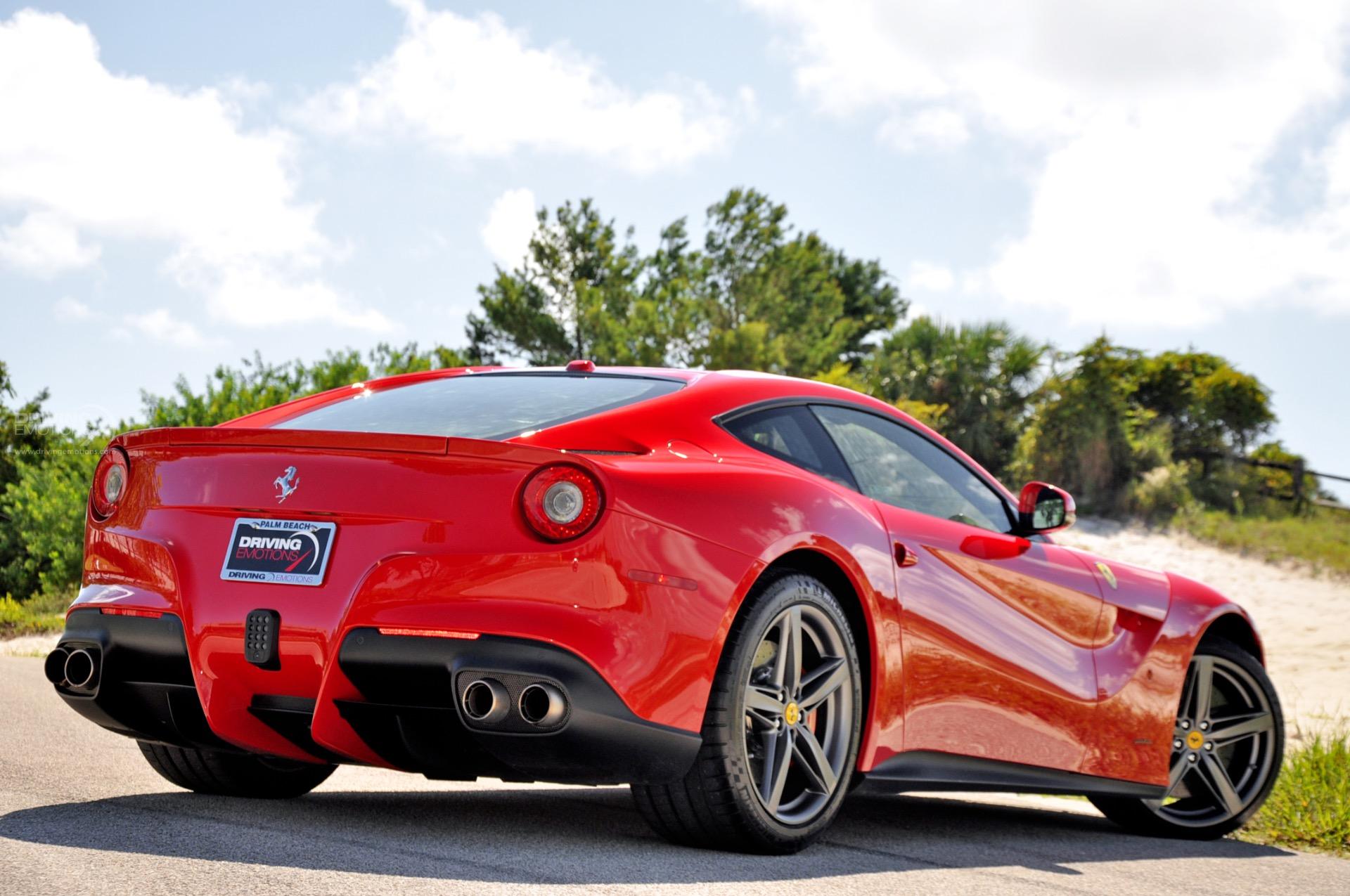 Ferrari f12 Berlinetta синяя